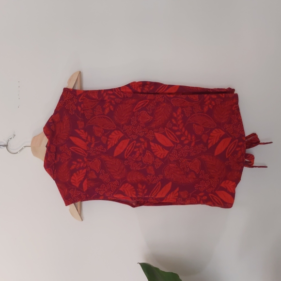 Tropical Sleeveless Blouse - Picture 7 of 12